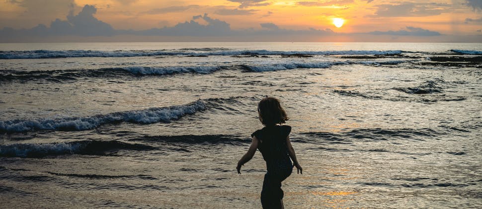 Baignade à Bali en famille