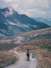 Randonnée en famille à la montagne