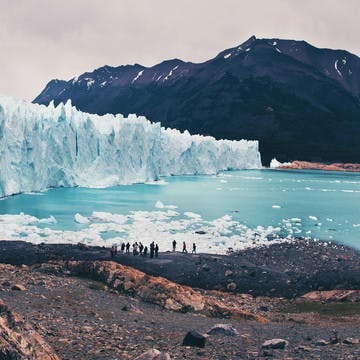 Gruppenerkundung des Perito Morano Gletschers im argentinischen Patagonien