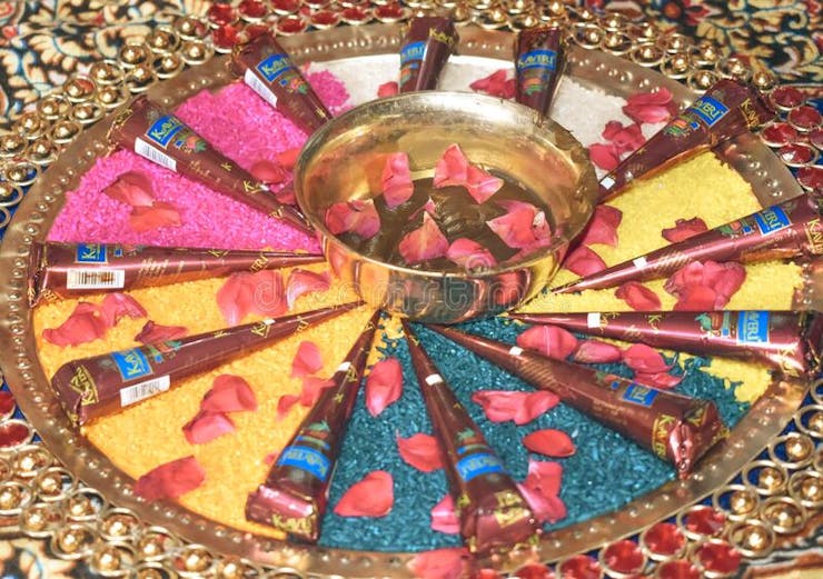 how to decorate mehndi plates