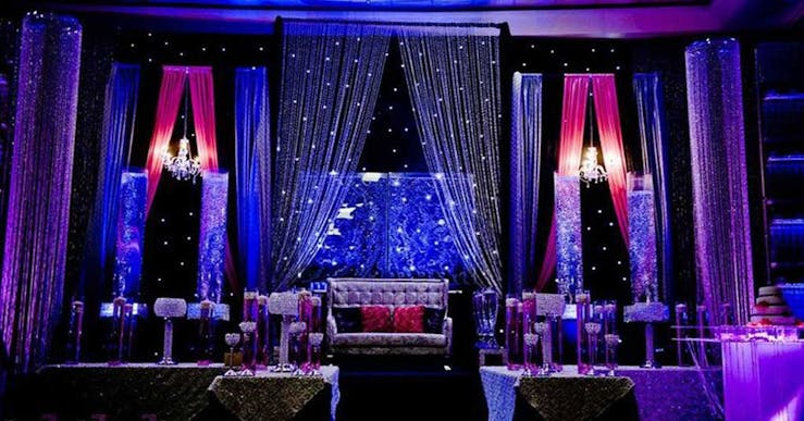 Shimmery Theme Reception Stage Décor