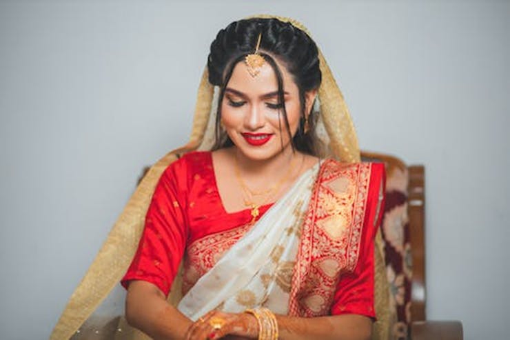 4. Red and White gold and silver work Saree in Bengali Wedding Dress: