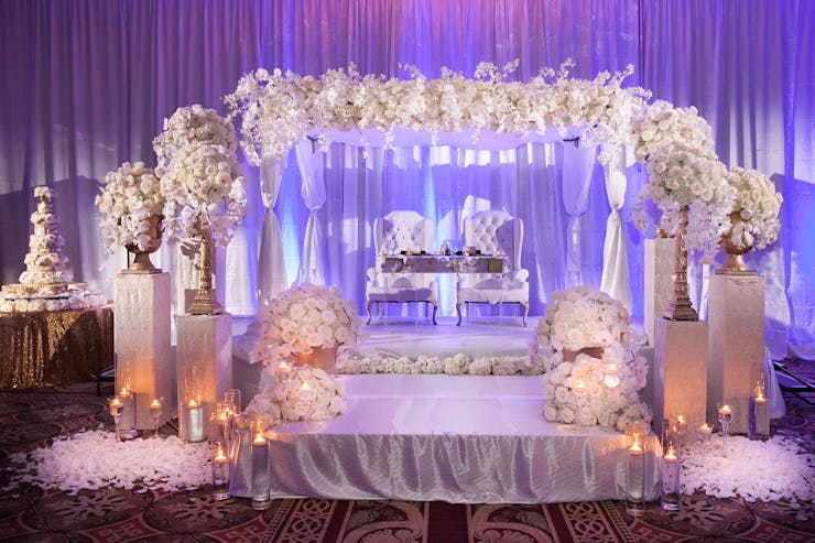 Elegant Theme Reception Stage Décor