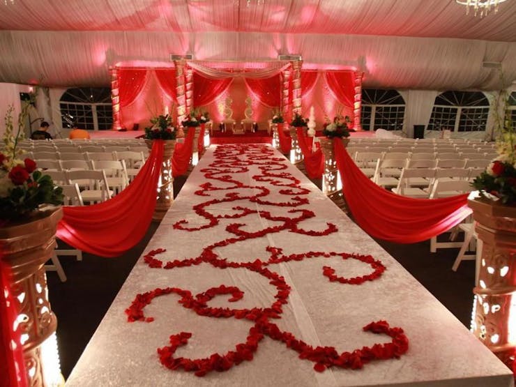 red roses wedding decoration