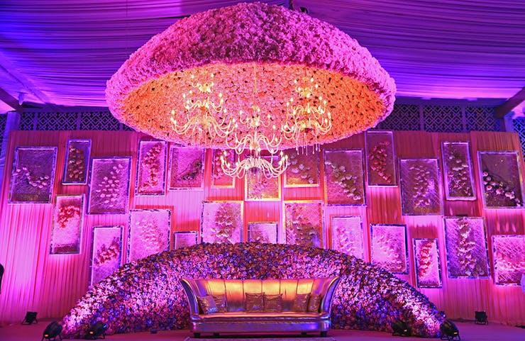 Floral Theme Reception Stage Décor