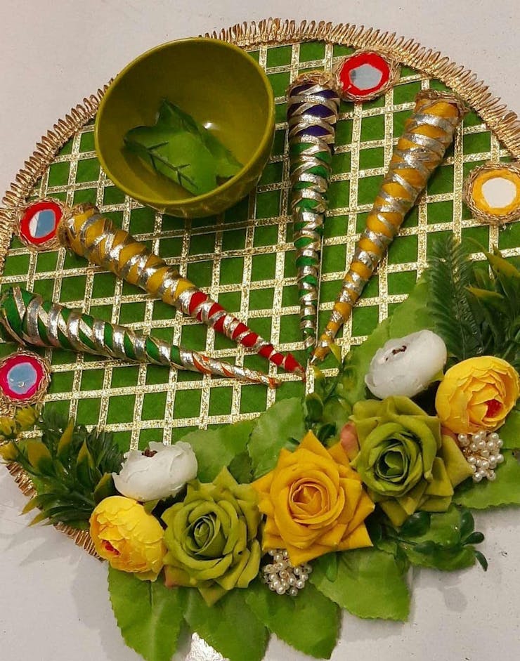mehndi plate decoration at home