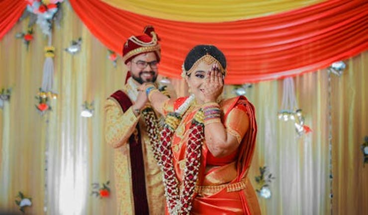11. Red Silk Eight-Fold Saree in Bengali Wedding Dress: