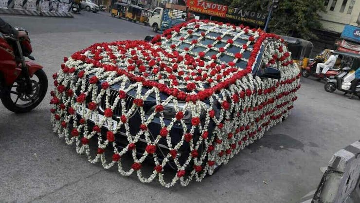 car flower decoration
