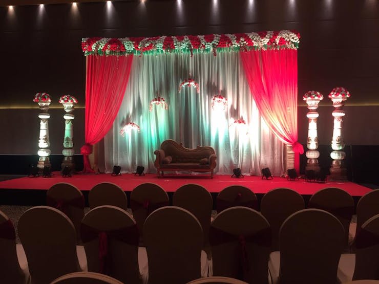elegant wedding stage backdrop decor