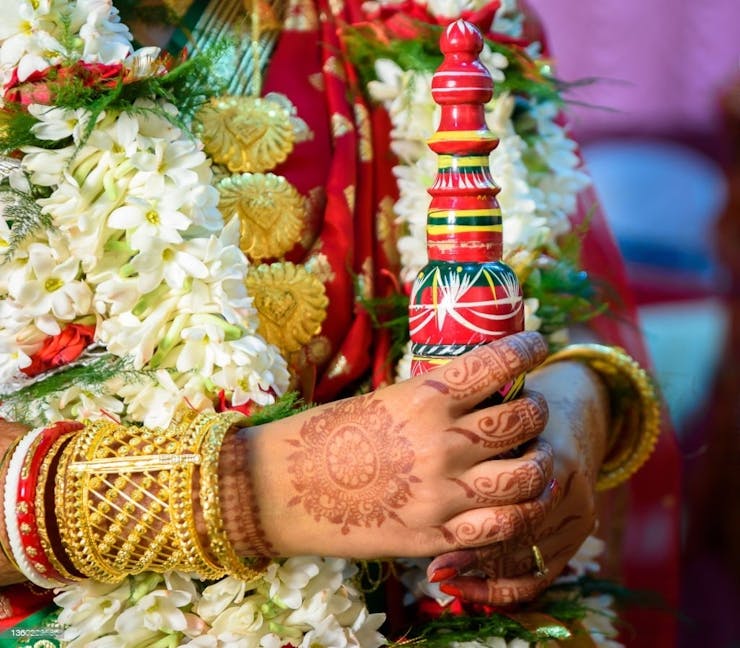 bridal makeup look Bengali