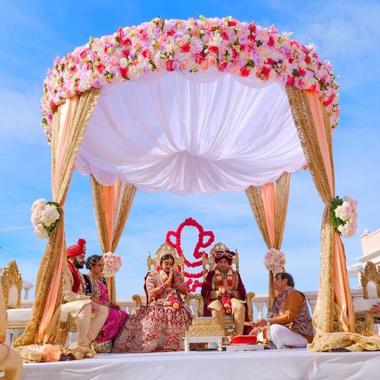 circular wedding mandap decor