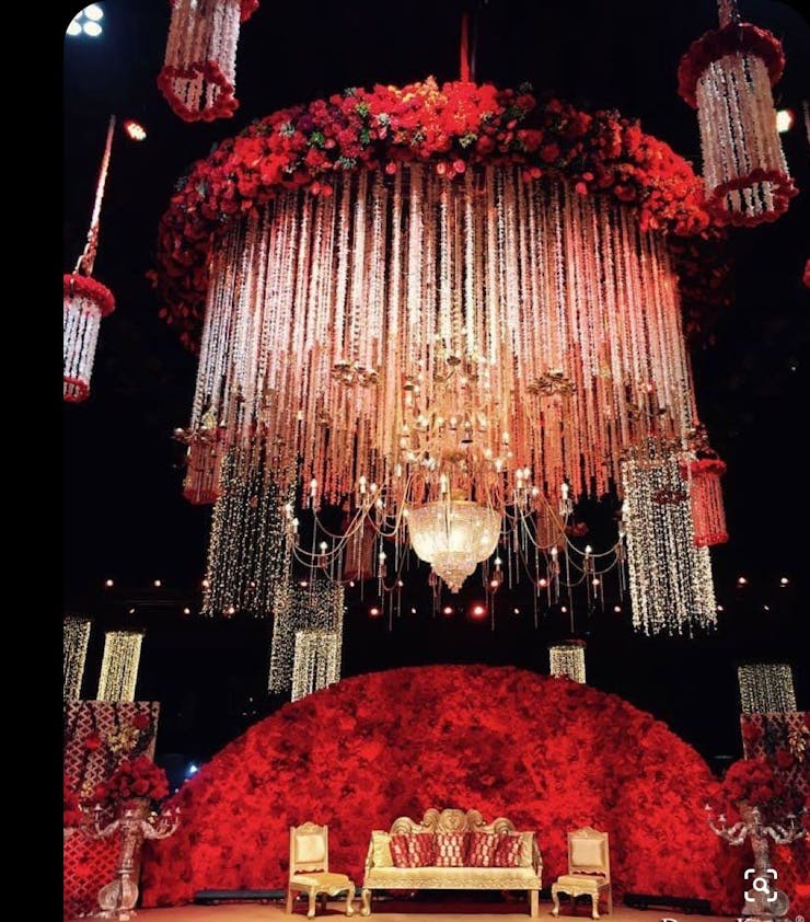 roses chandelier for wedding event