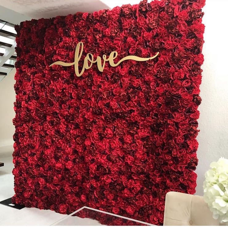 roses photo booth for wedding reception