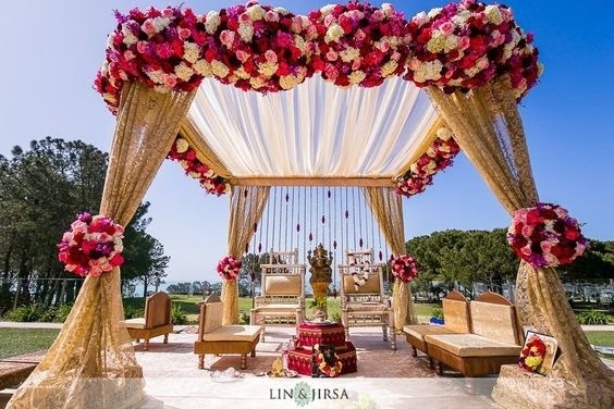 15 Exceptionally Beautiful Wedding Mandap Decoration Ideas 2023   D4398d12 8156 4c34 9b99 8eb76cd05274 Lin   Jirsa 