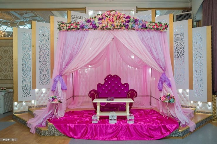 :ink and Gold Theme Decor