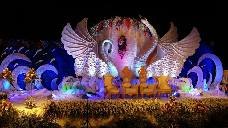 Swan Theme Reception Stage Décor