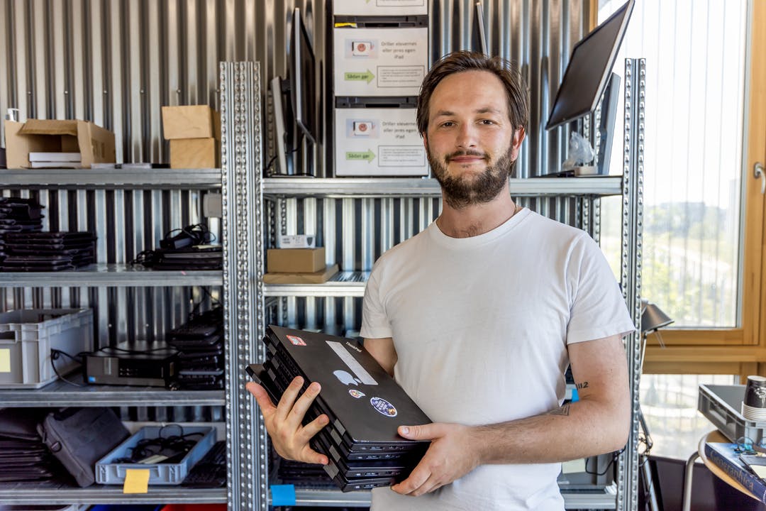 IT-teammedlem med bærbare computere