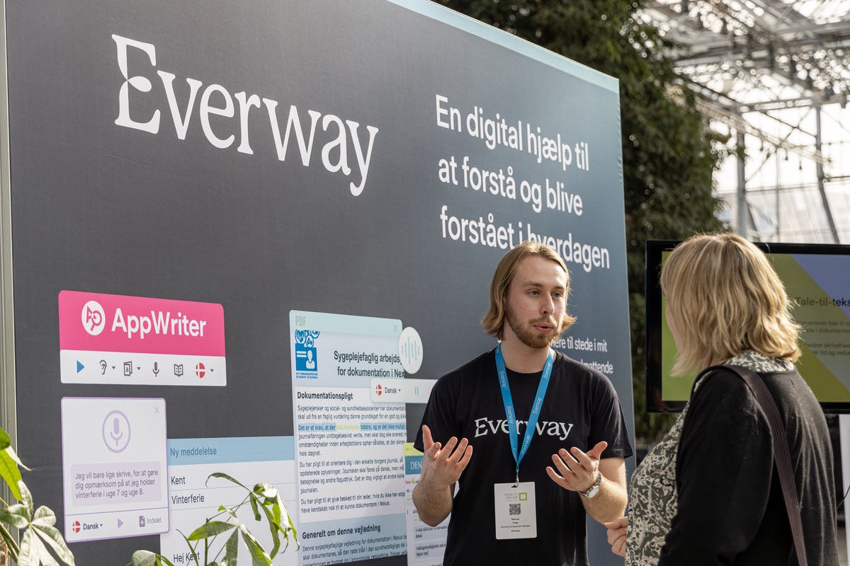 Et teammedlem ved et arrangement