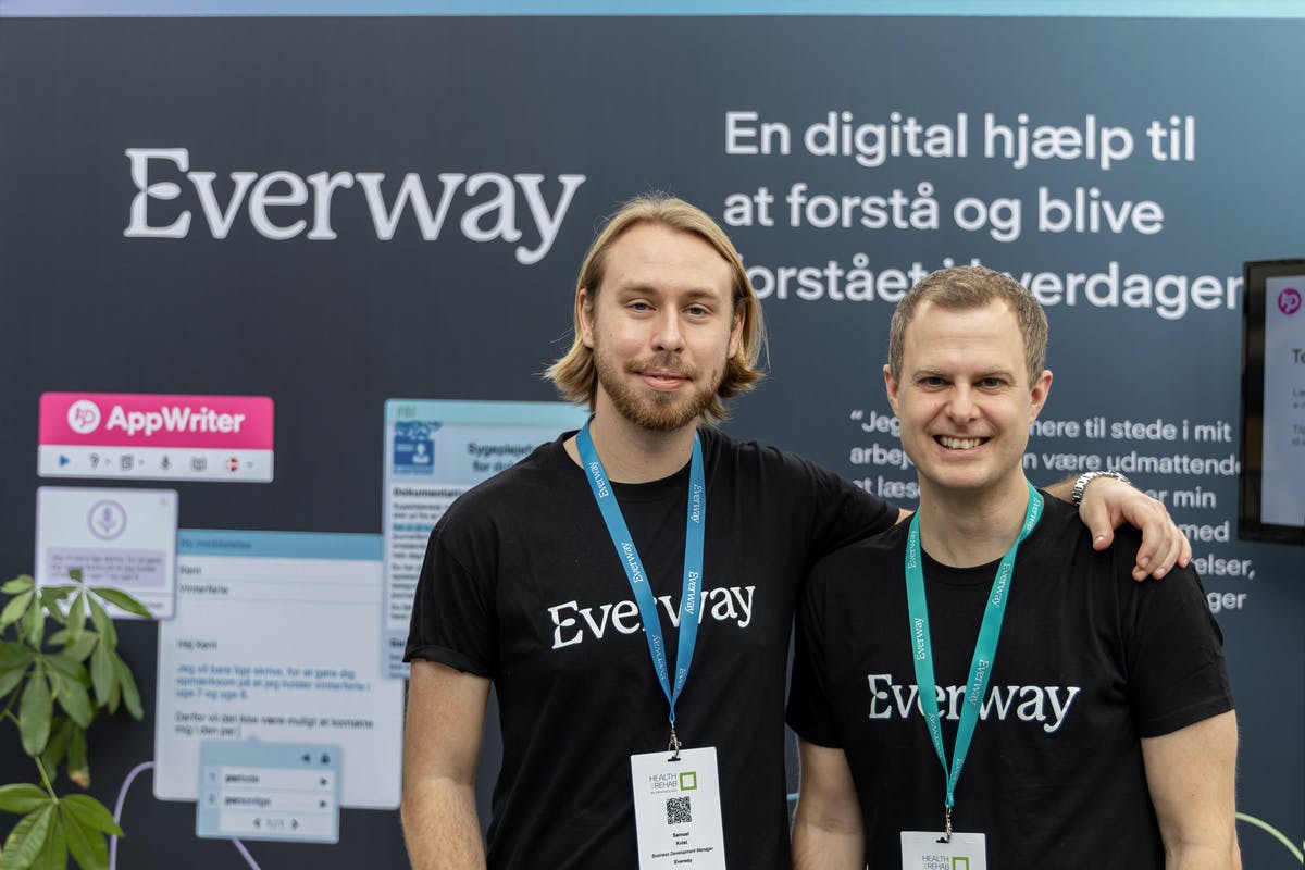 to teammedlemmer ved et arrangement