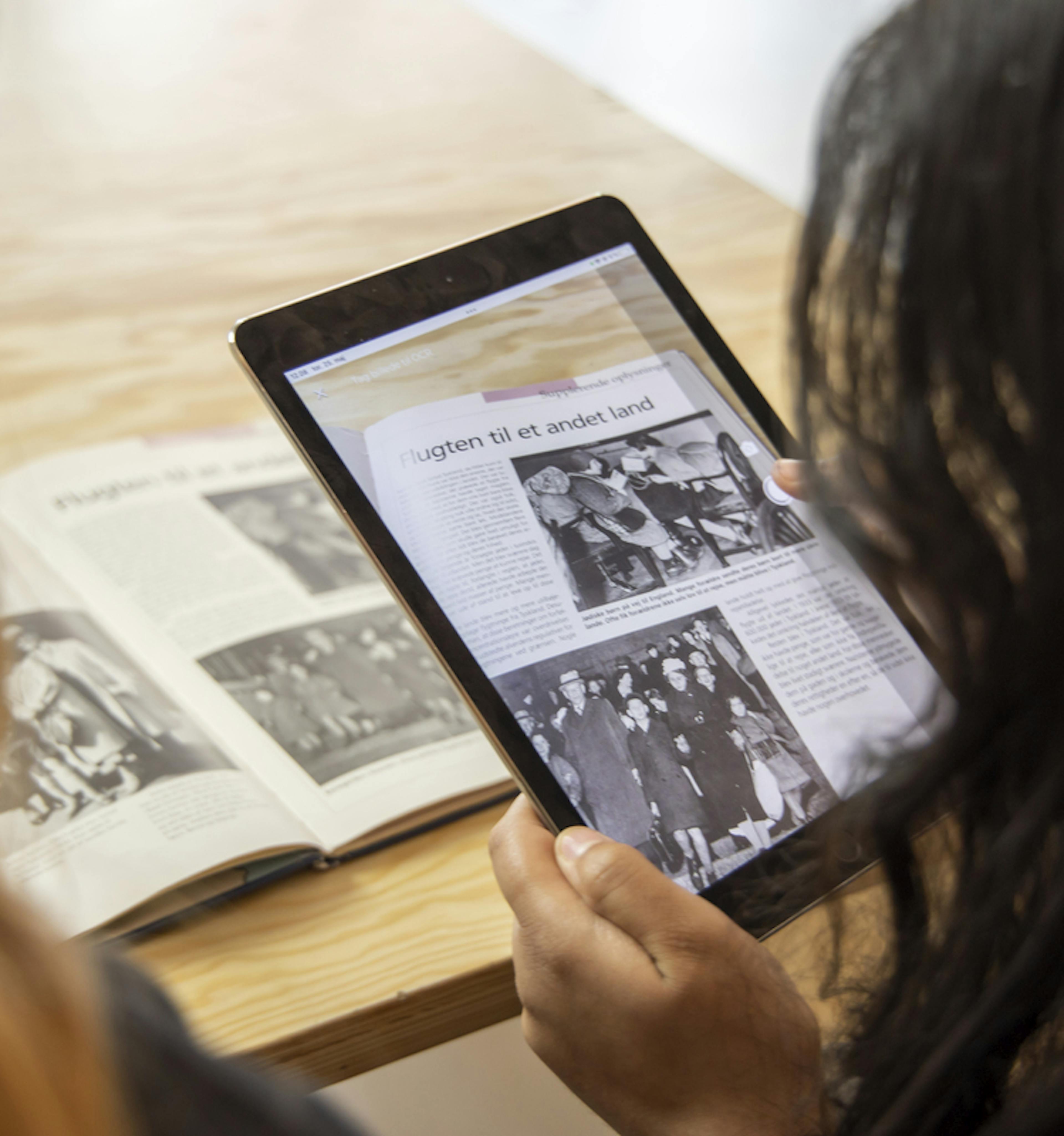 Studerende bruger OrbitNote på en iPad