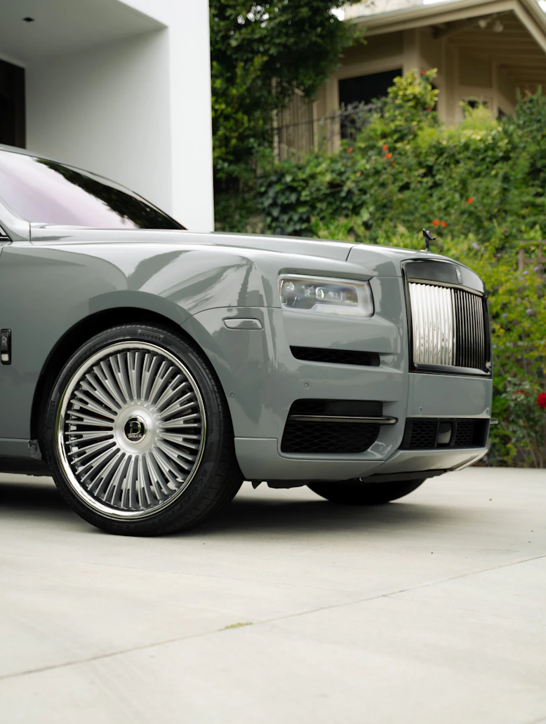 Dolce Luxury Wheels lifestyle image