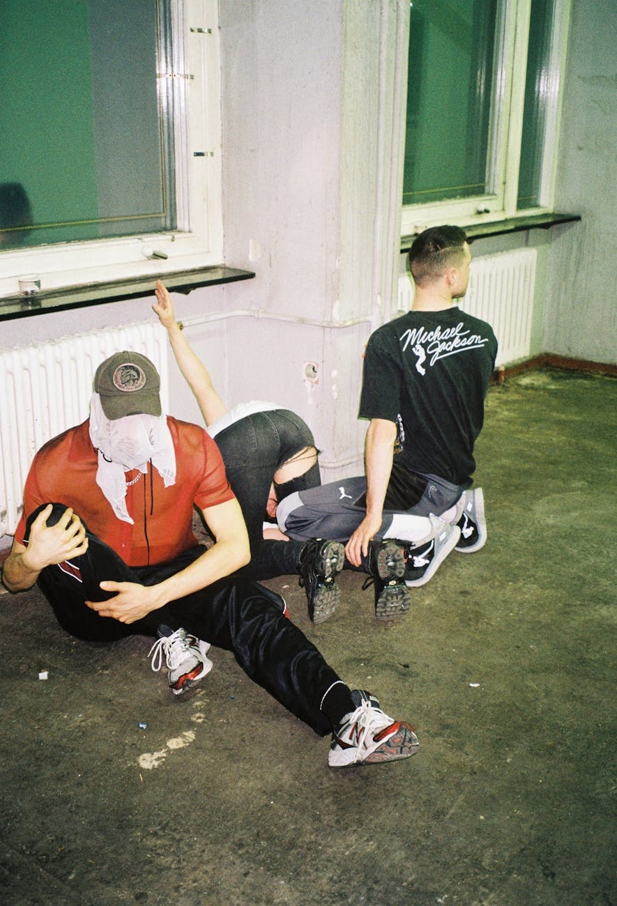 Ewa Dziarnowska — pearls before swine (Photo: Spyros Rennt)