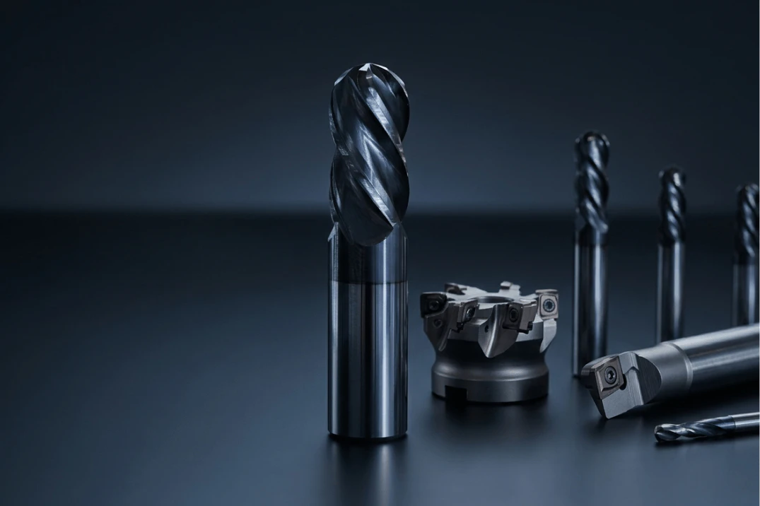 Comparison of diamond coated end mills vs PCD tools showing differences in tool life, surface finish and machining performance
