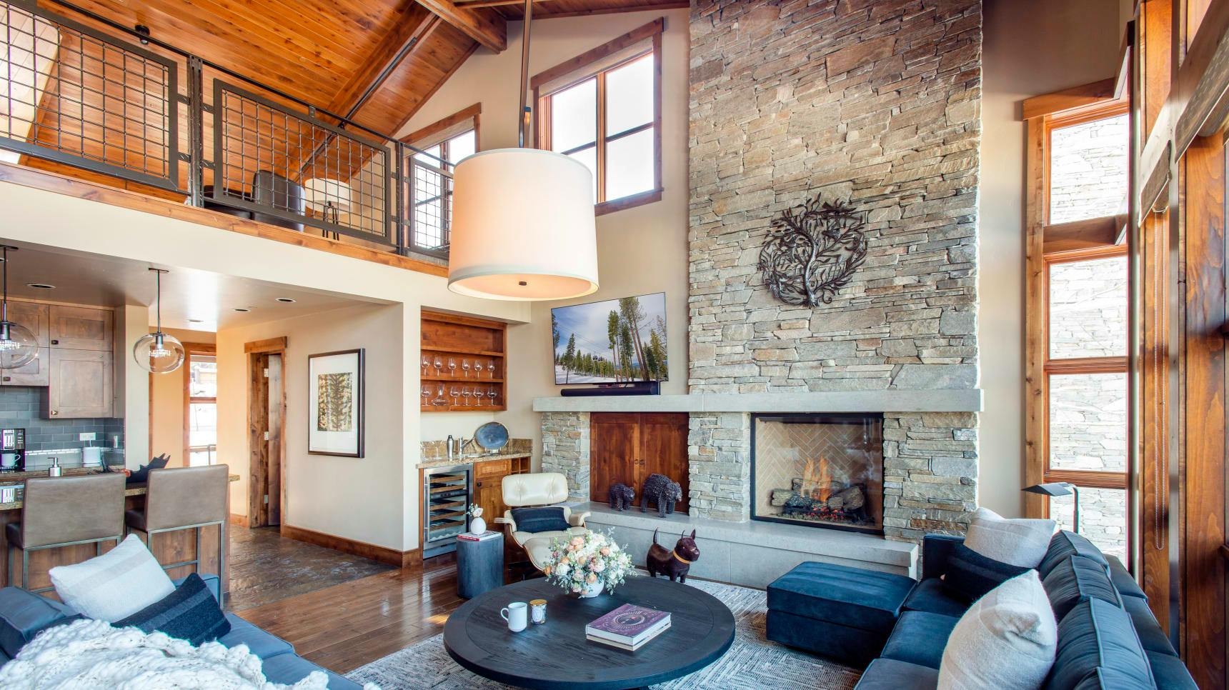 Luxury Mountain Getaways | Exclusive Resorts Destinations - Luxury High-Rise Suites In Mountains