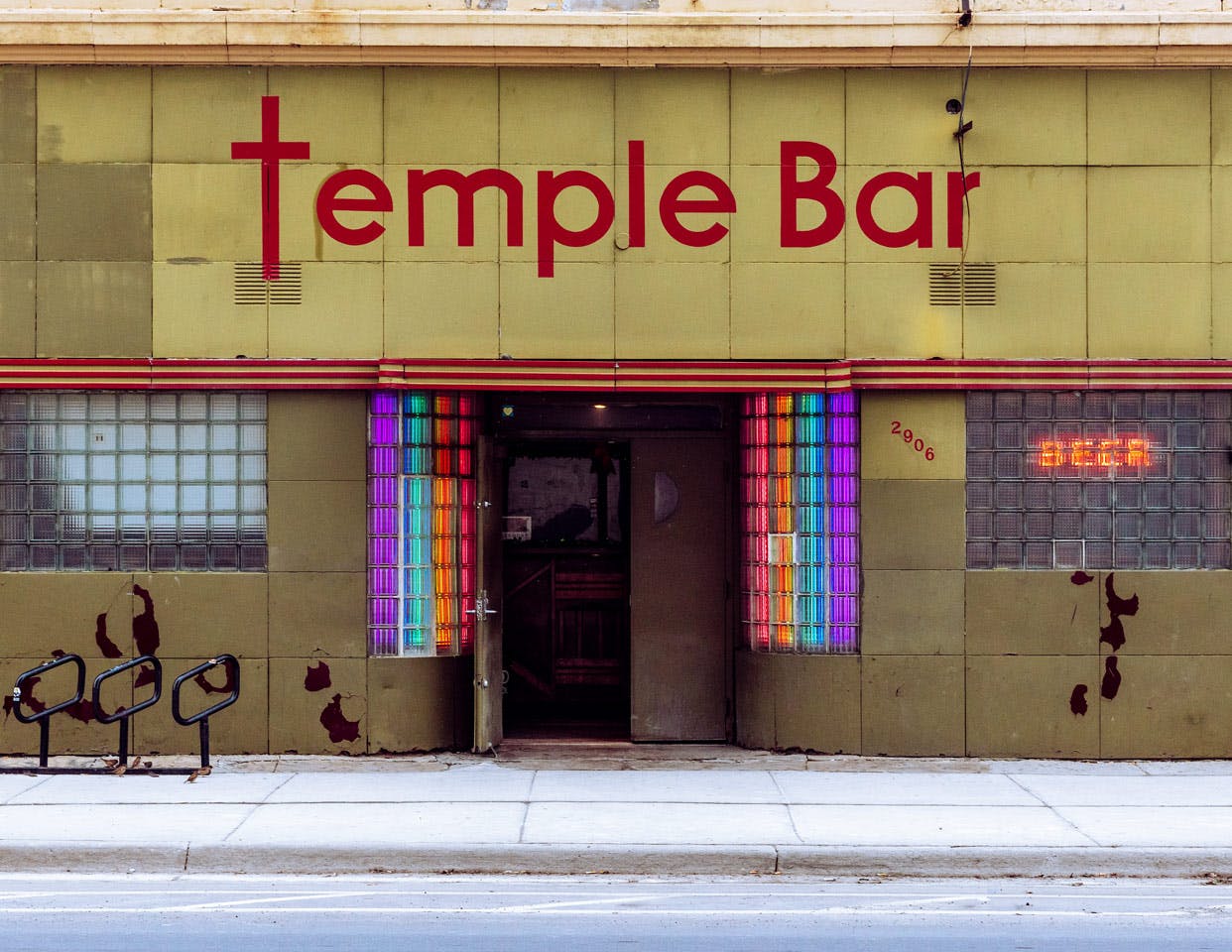 Temple Bar Rainbow Exterior & Sign