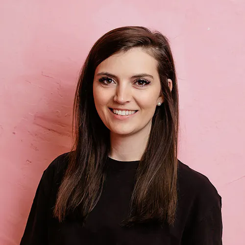 Swetlana Rusinow, als Speakerin über das Thema Social Media, auf dem Online Marketing Event. Swetlana Rusinow, als Speakerin über das Thema Social Media, auf dem Online Marketing Event.