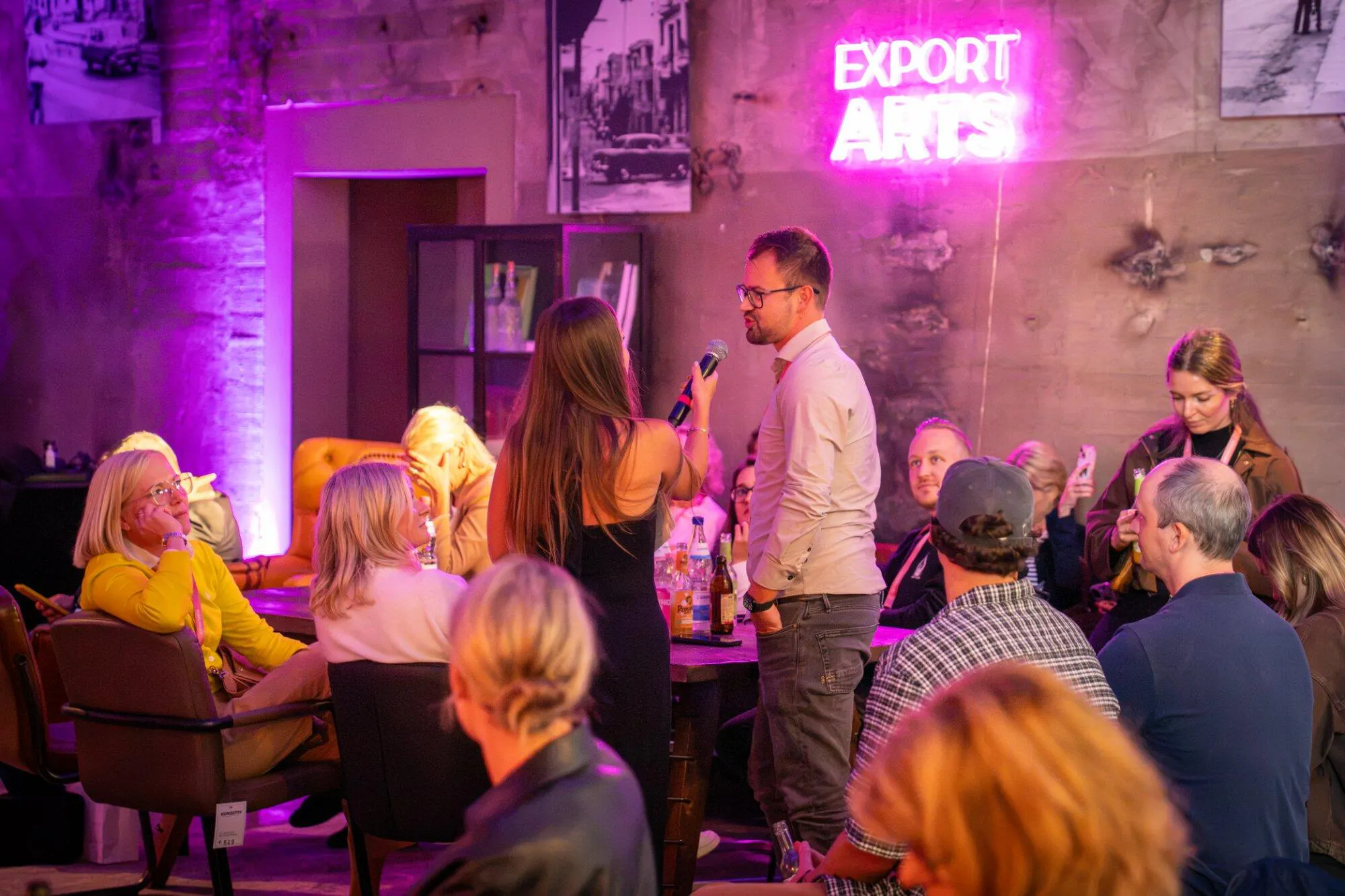 Gespräch im Publikum bei Kassels Online Marketing Event