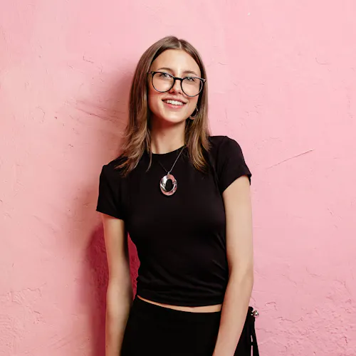 Helena Deutsch, duale Studentin im Bereich SEO von der Online Marketing Agentur Exportarts Helena Deutsch, duale Studentin im Bereich SEO von der Online Marketing Agentur Exportarts