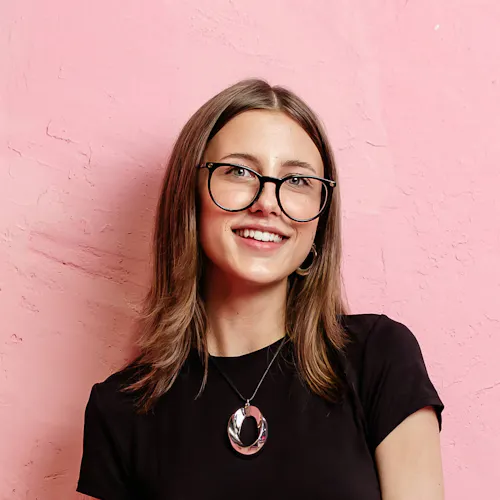 Helena Deutsch, duale Studentin im Bereich SEO von der Online Marketing Agentur Exportarts Helena Deutsch, duale Studentin im Bereich SEO von der Online Marketing Agentur Exportarts
