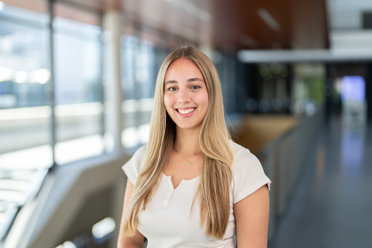 Sophie Stern, Senior Consultant von Metallbau[t] Zukunft, als Speakerin auf dem Online Marketing Event