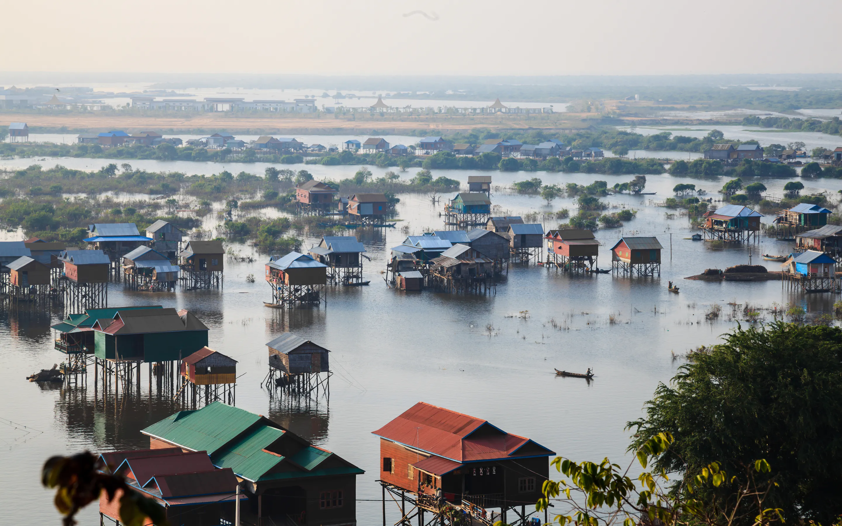 houses built above water