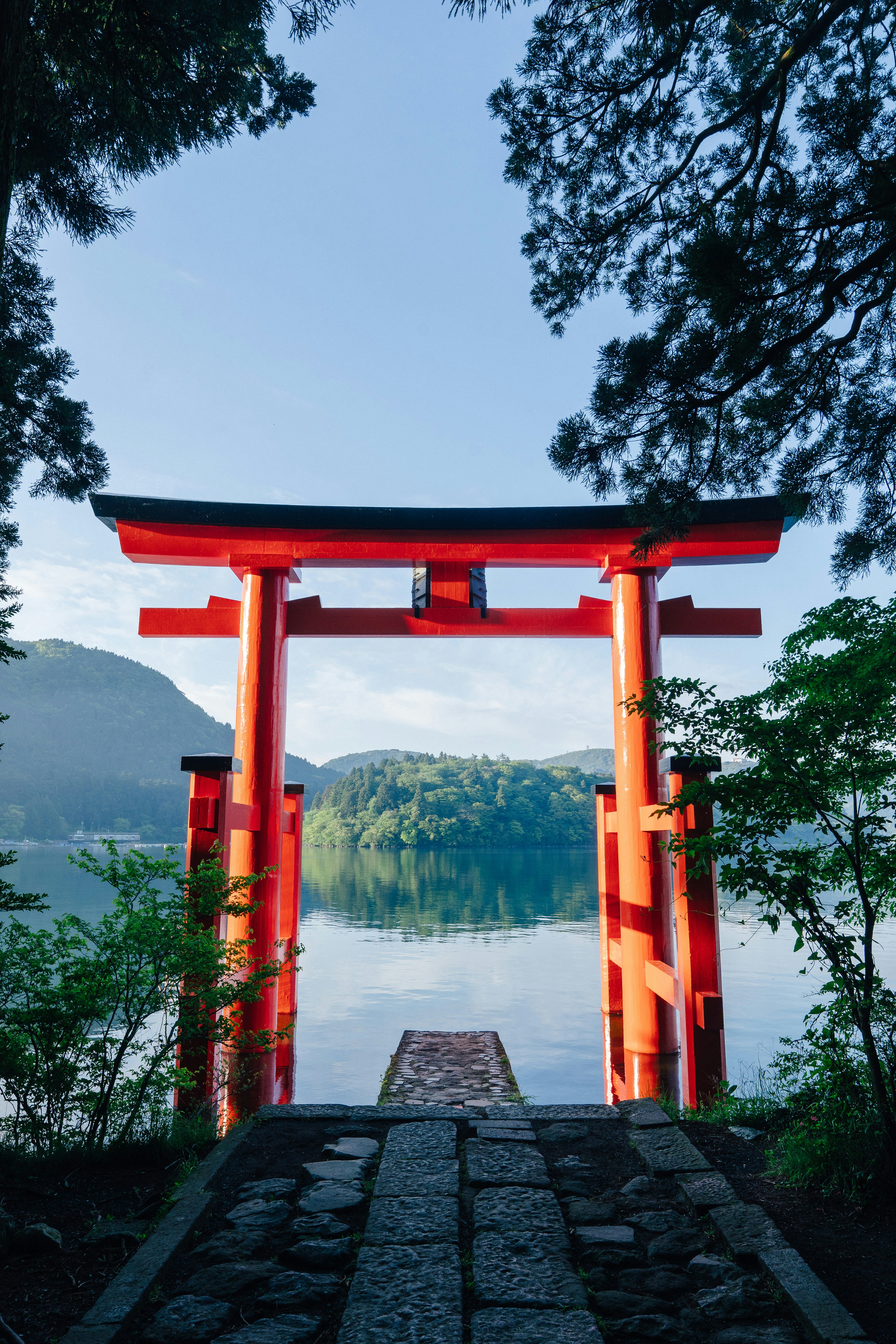 The red torii gate of the Hakone Shrine in Lake Ashi