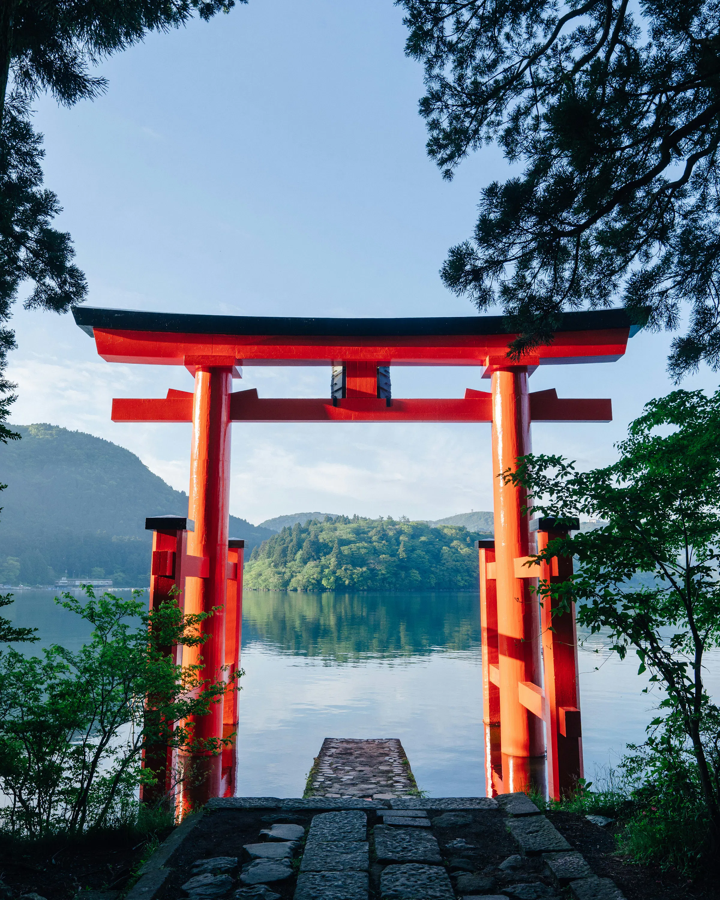 The red torii gate of the Hakone Shrine in Lake Ashi