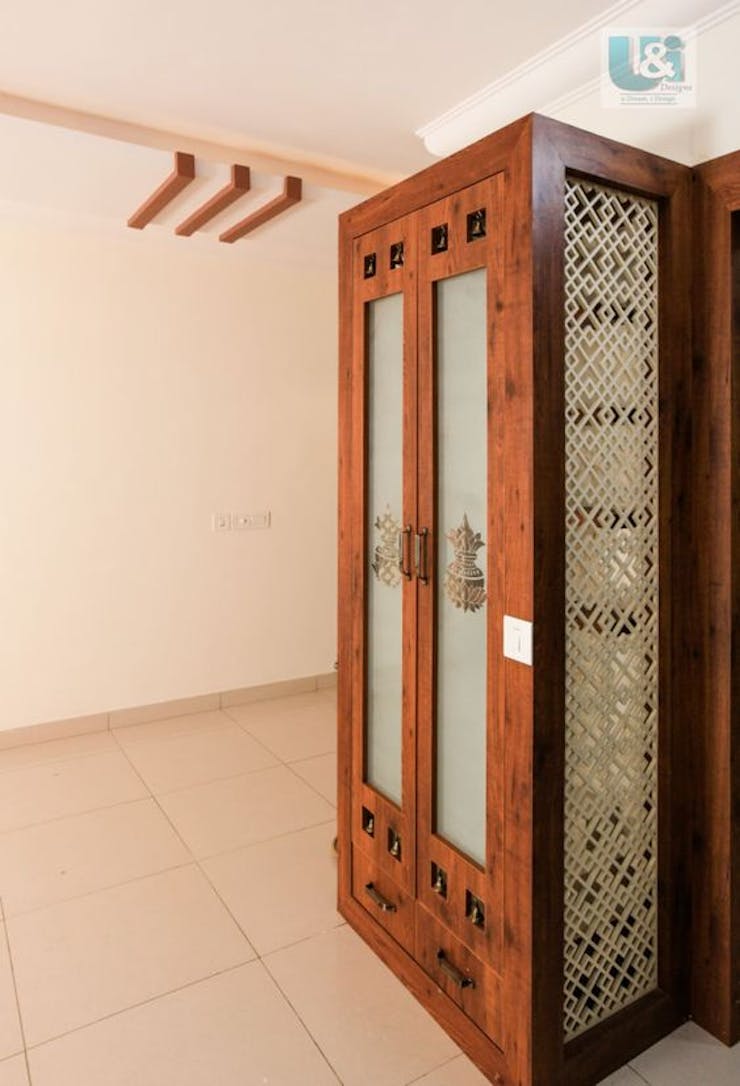 Cabinet Thakur ghar door
