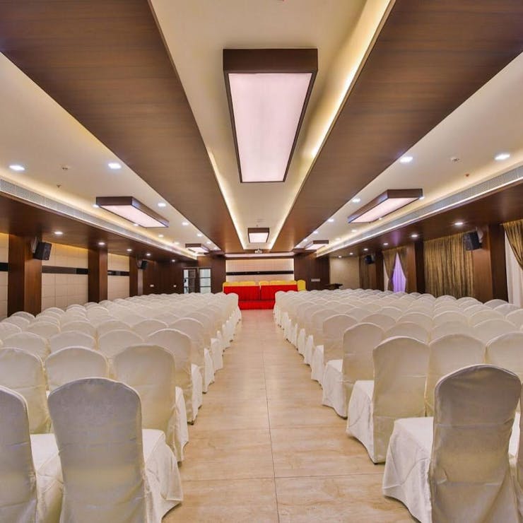 Bicoloured ceiling