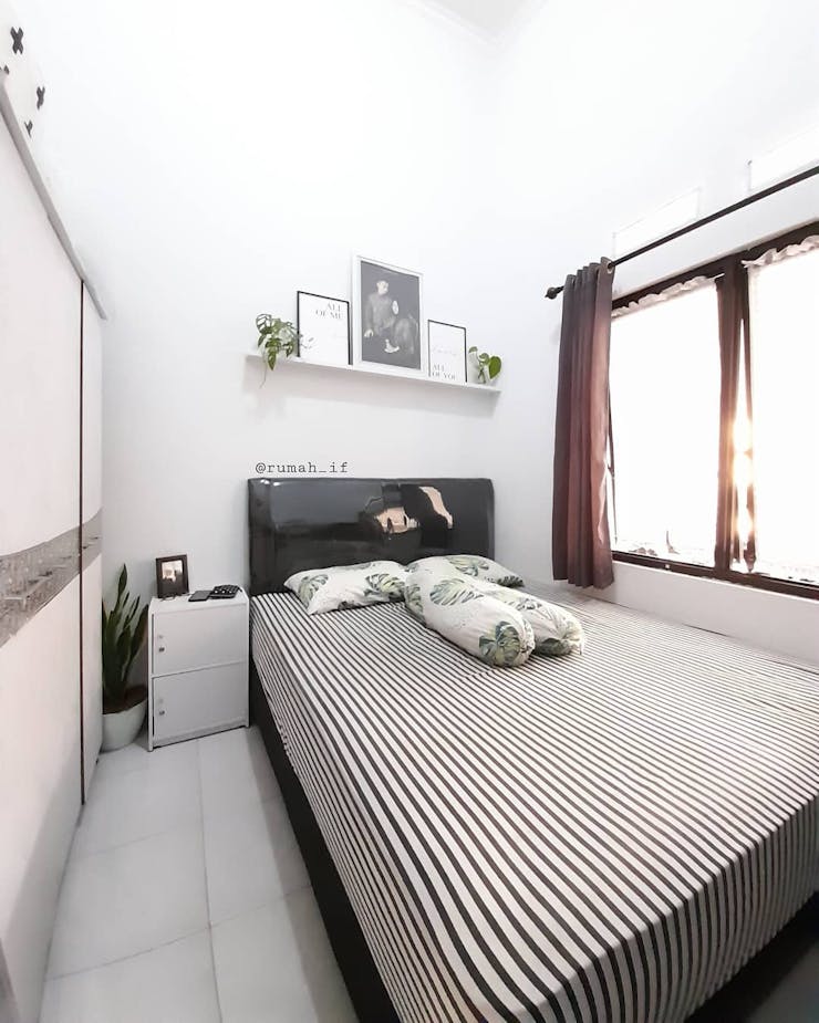 Minimalist bedroom