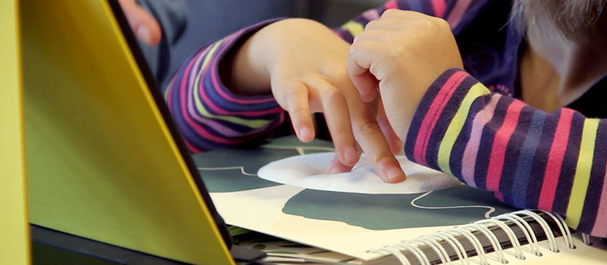 A new reading experience for visually impaired children