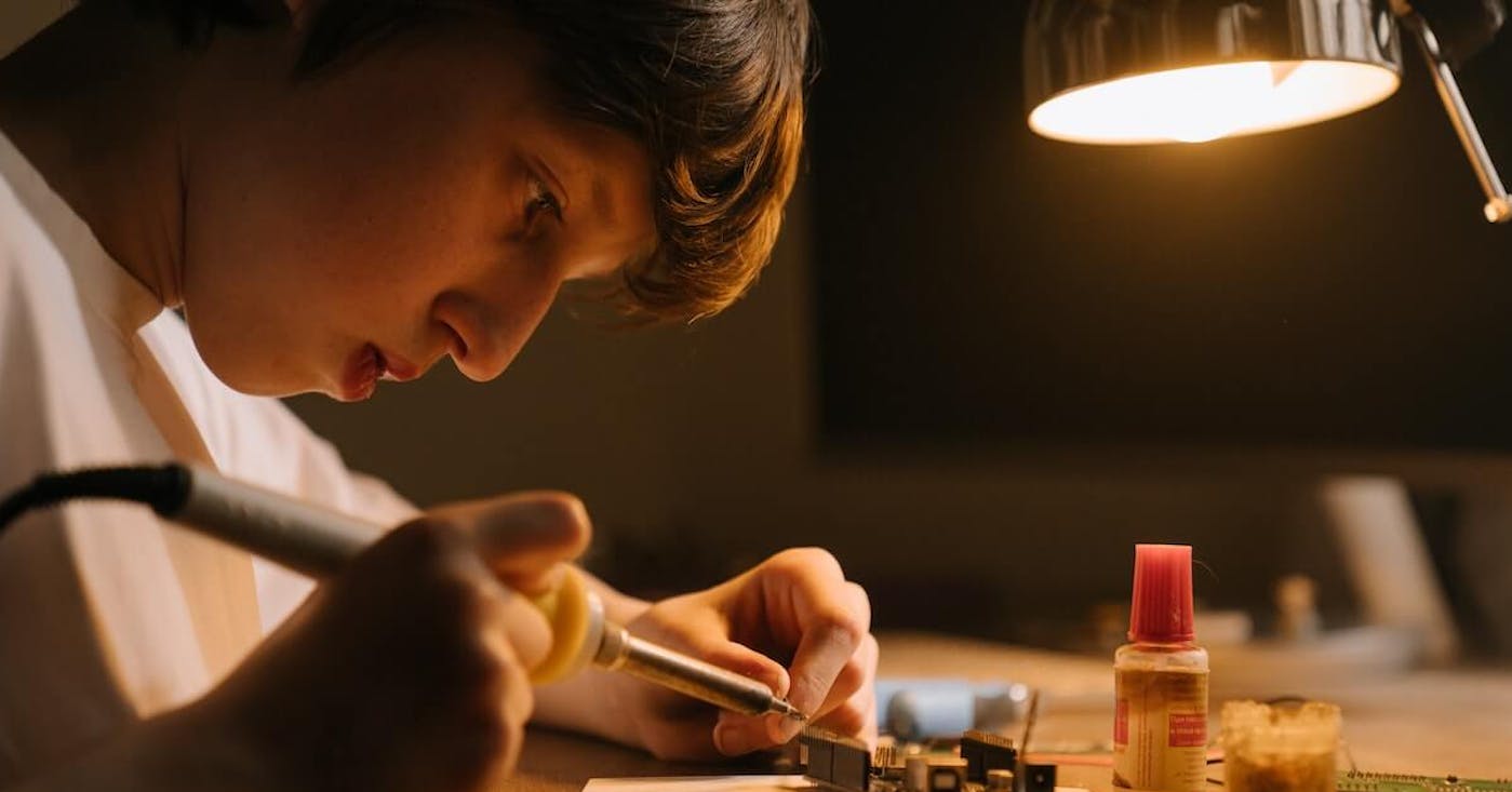 Children working on a project in a makerspace.