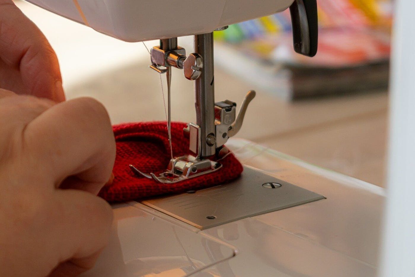 Image of a sewing machine by Cornell Frühauf from Pixabay