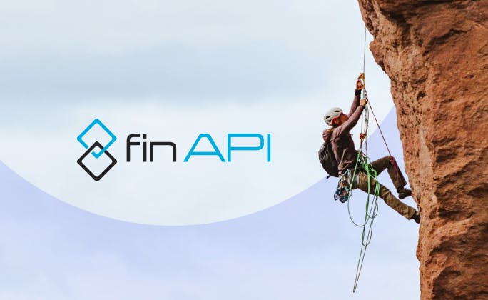 logotipo de finAPI y, al fondo, un chico escalando una montaña