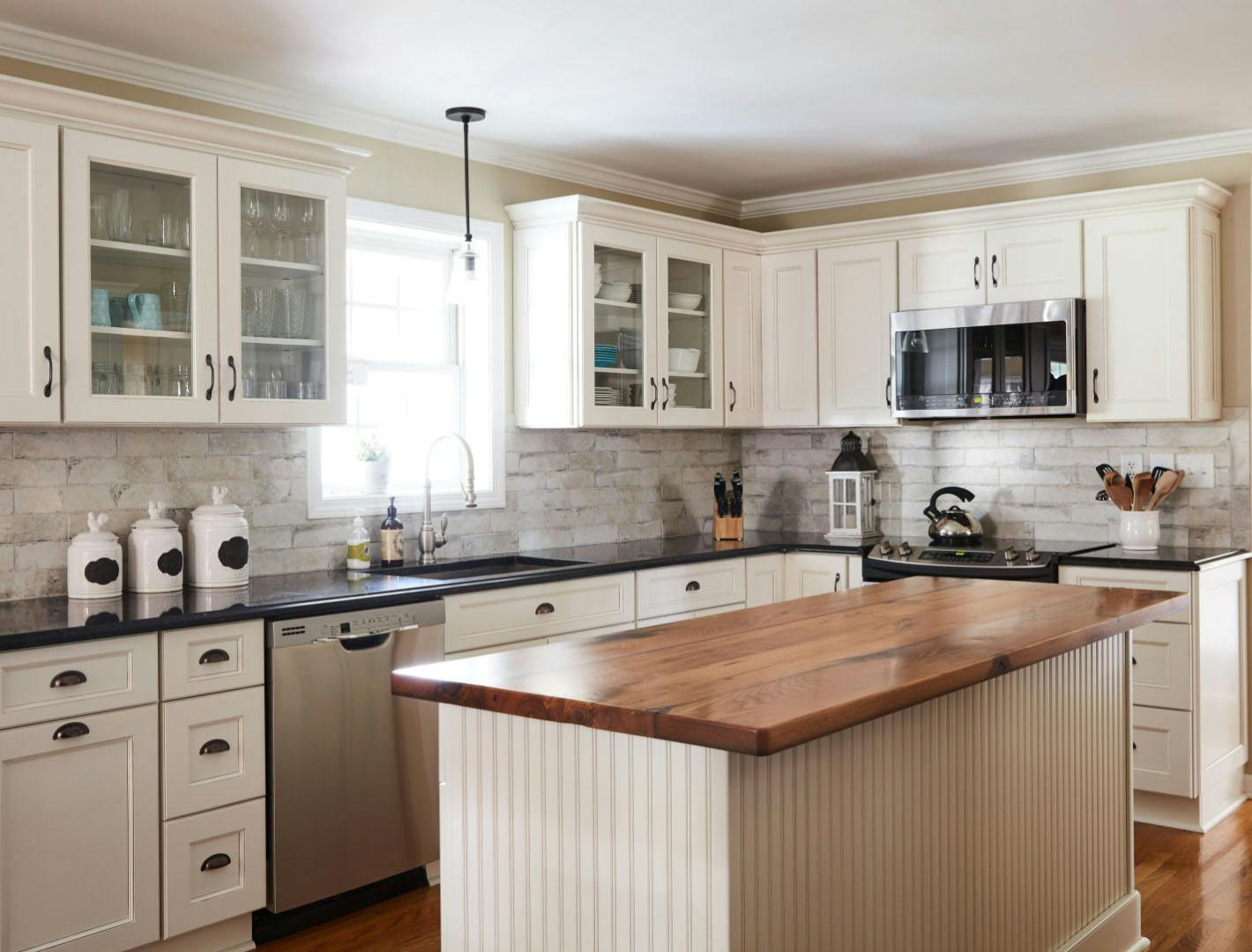 These L Shaped Kitchens Are All That Your Kitchen Needs These L Shaped Kitchens Are All That, Small L Shaped Kitchen With Island