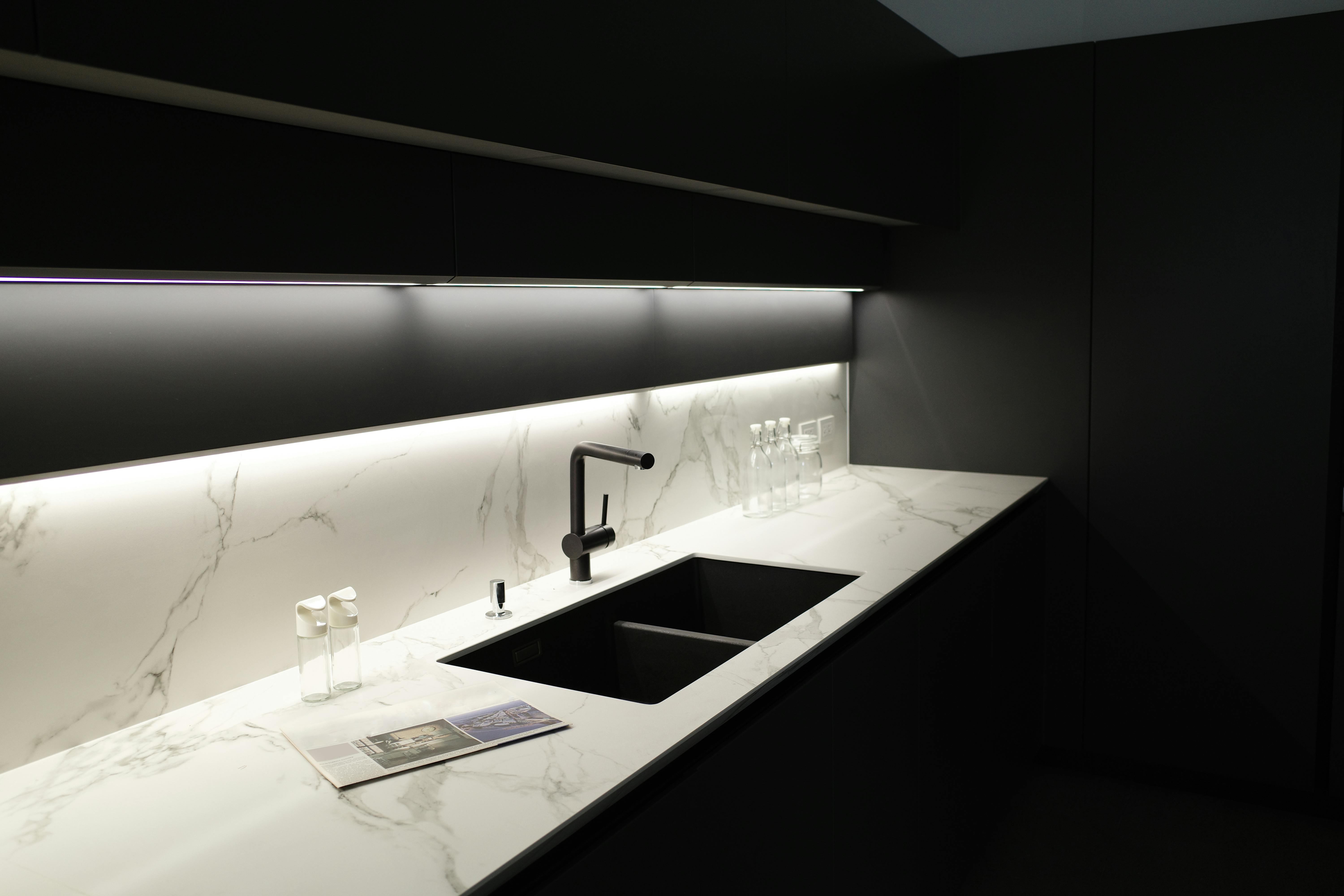 undercabinet lighting 