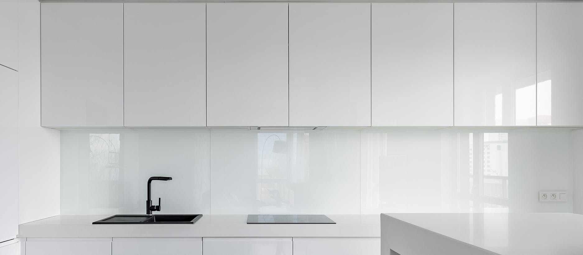 white gloss cabinets kitchen        <h3 class=