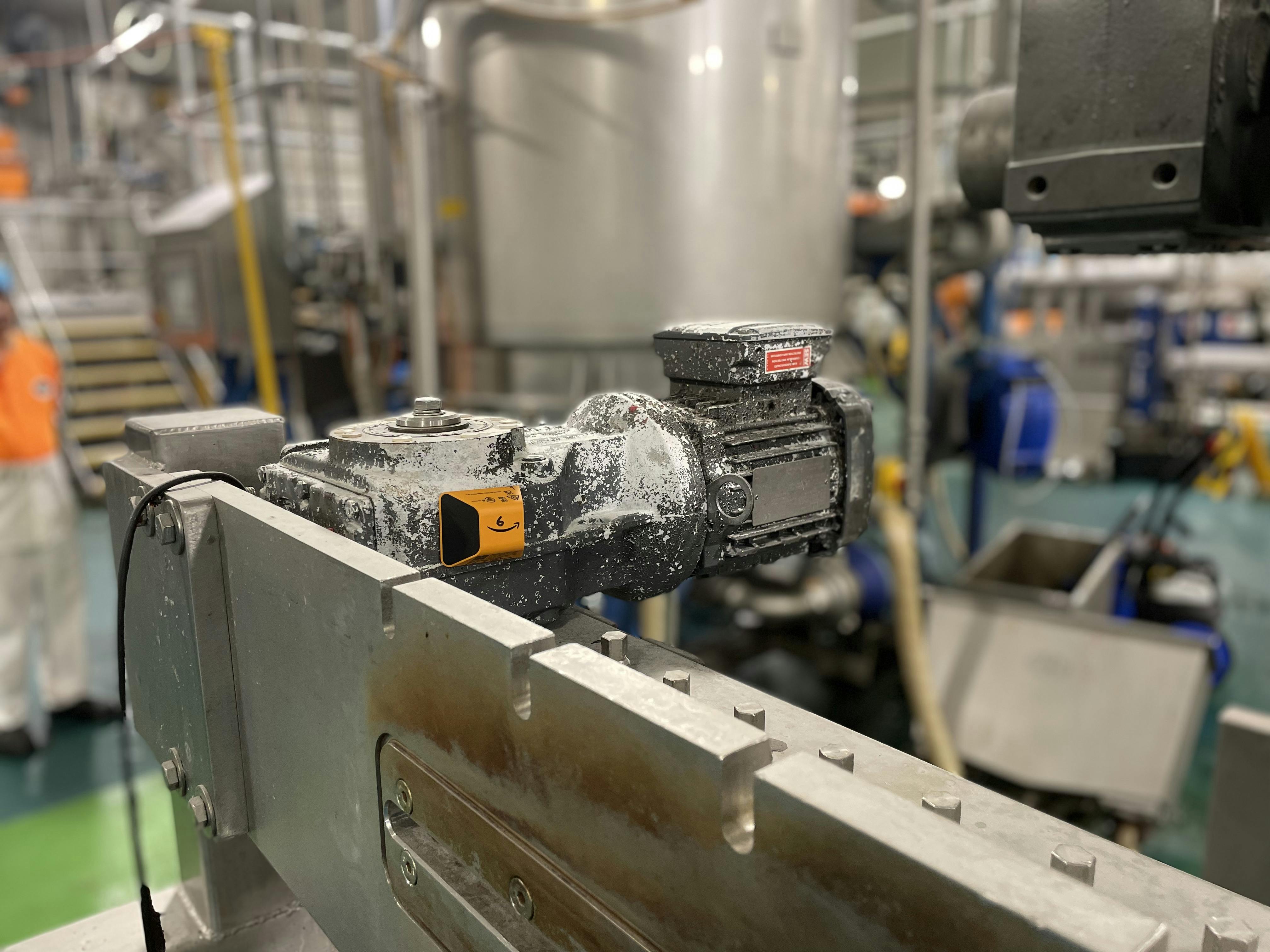 Online sensor installed on gearbox motor