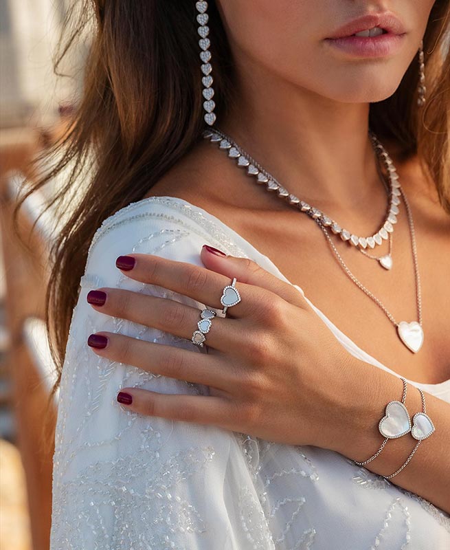 APM hand and neck jewelries