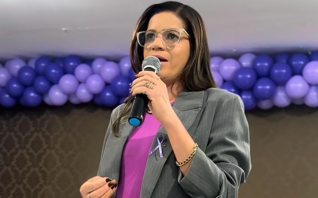 Aiandra Bruno (Diretora Geral)